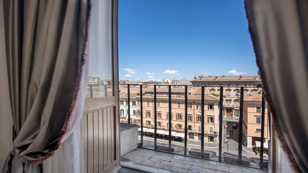Hotel-Eitch-Borromini-Rome-executive-suite-view-2-new