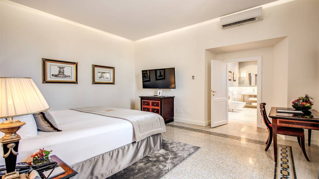 Hotel-Eitch-Borromini-Rome-executive-suite-view-4-new